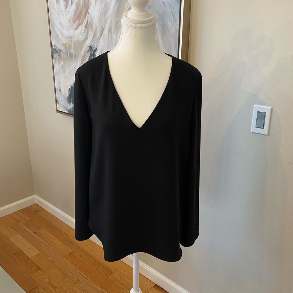 Cooper & Ella Black V-Neck Long Sleeve Top, Size Medium